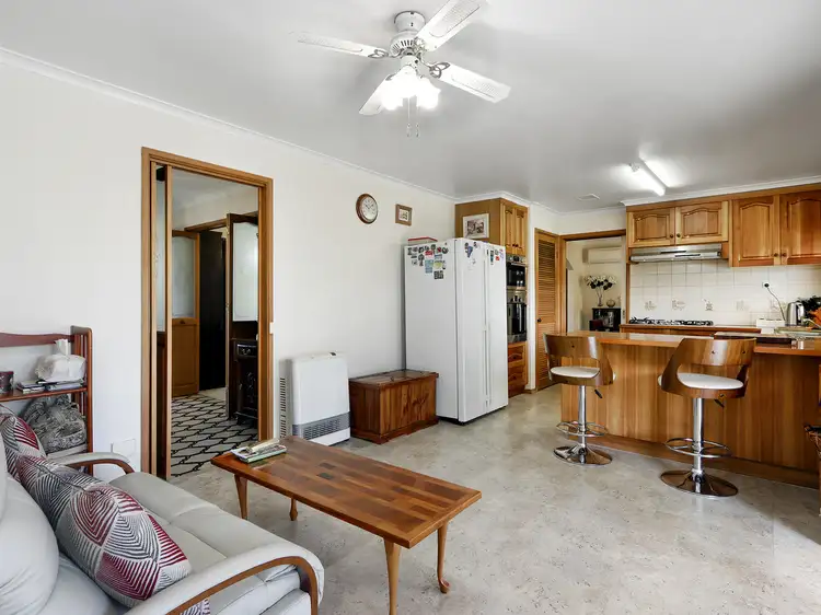 Fifth view of Homely house listing, 3 Leahe Close, Sale VIC 3850