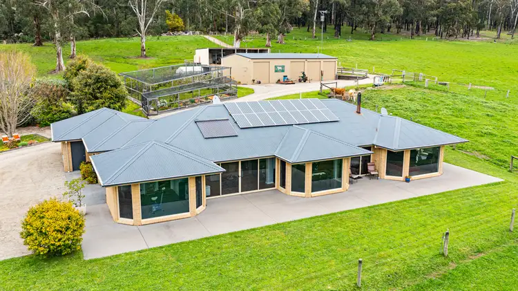 100 Lyndons Road, Callignee VIC 3844