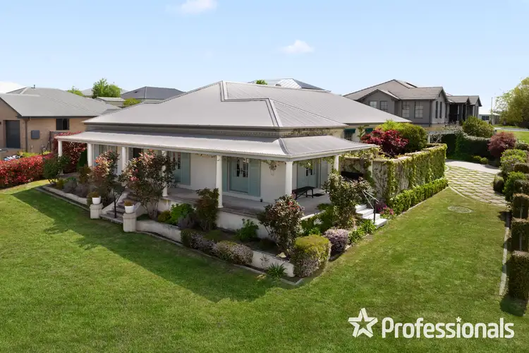 1 Blaxland Drive, Llanarth NSW 2795