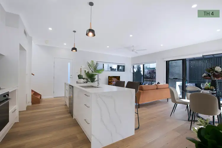 2 & 4/7 Gloriana Street, Morningside QLD 4170