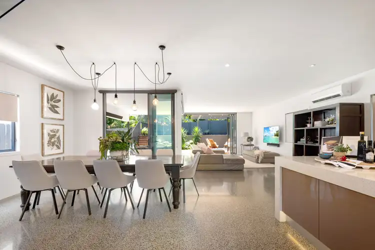 38 Macrossan Avenue, Norman Park QLD 4170