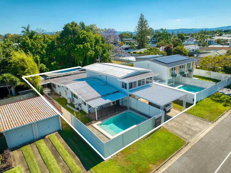 2 Poinciana Boulevard, Broadbeach Waters QLD 4218