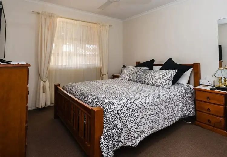 Sixth view of Homely unit listing, 4/23 Thabeban Street, Avenell Heights QLD 4670