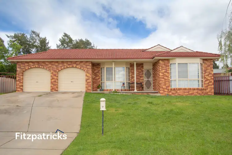7 Minya Place, Glenfield Park NSW 2650