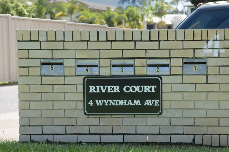 5/4 Wyndham Avenue, Boyne Island QLD 4680