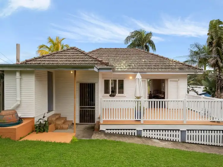 10 Wolsey Street, Sandgate QLD 4017