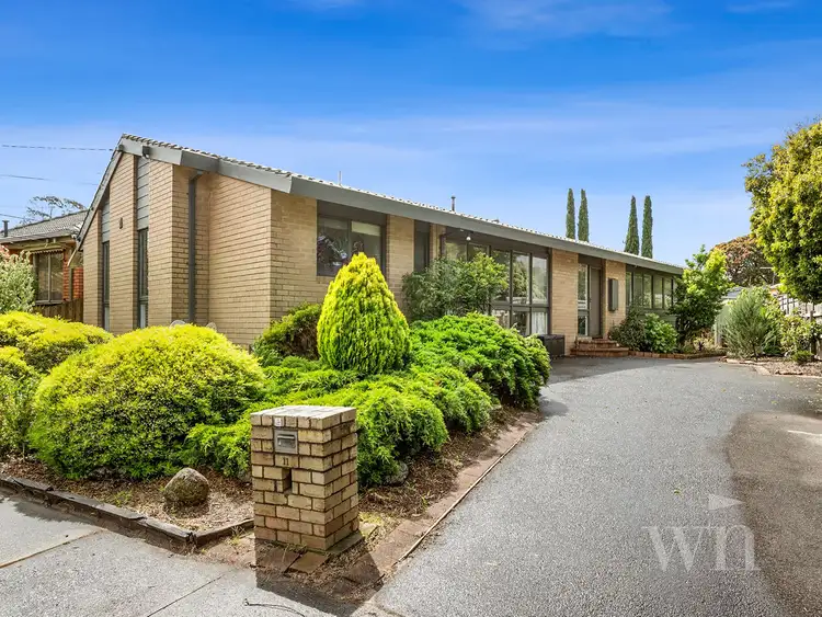 11 Bunarong Drive, Frankston VIC 3199
