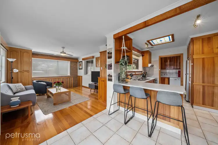 26 Manly Avenue, Lindisfarne TAS 7015