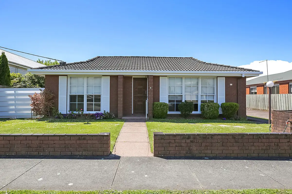 Main view of Homely unit listing, 1/37 Pollack Street, Colac VIC 3250