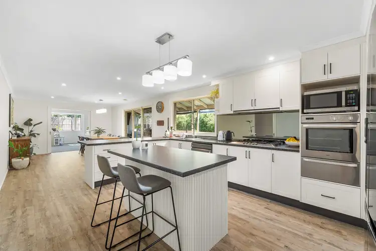 11 Balinga Drive, Skye VIC 3977