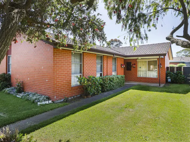 10 Chalmer Court, Sale VIC 3850