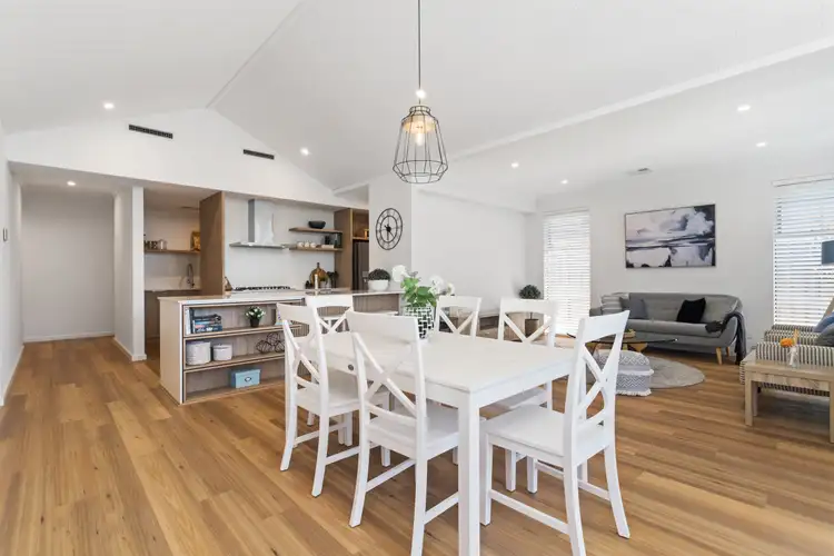 Fifth view of Homely house listing, 32 Entwistle Way, Aveley WA 6069