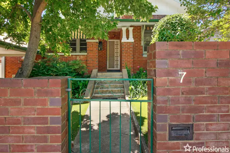 7 Young Street, Turvey Park NSW 2650