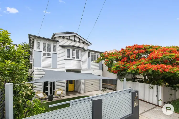 25 Ninth Avenue, Coorparoo QLD 4151