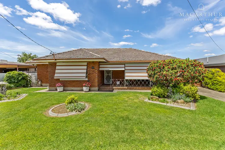15 Inglis Street, Lake Albert NSW 2650