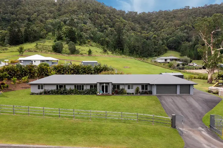 5 Del Court, Wongawallan QLD 4210