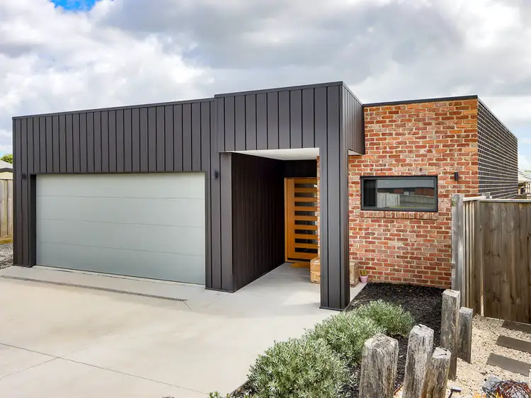 13 Burraginnin Close, Sale VIC 3850