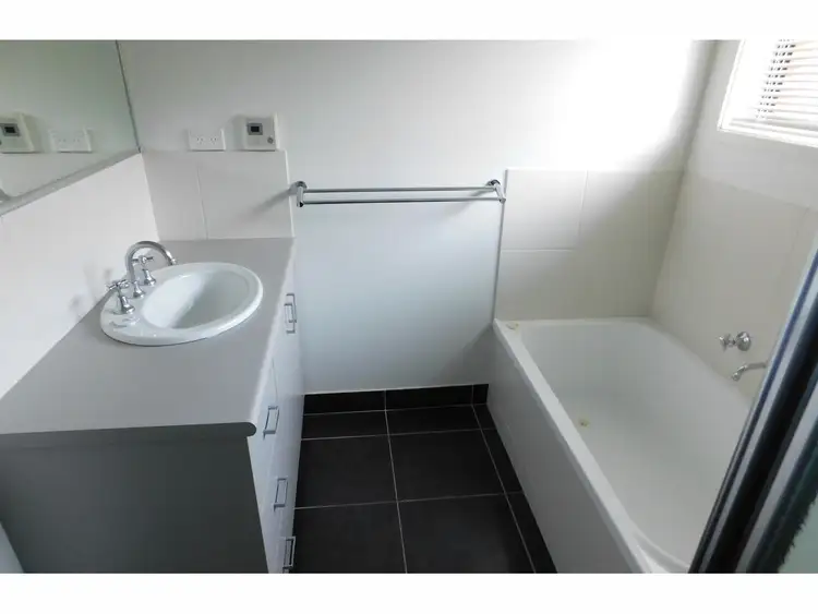 Fifth view of Homely house listing, 8 Langholme Court, Sale VIC 3850