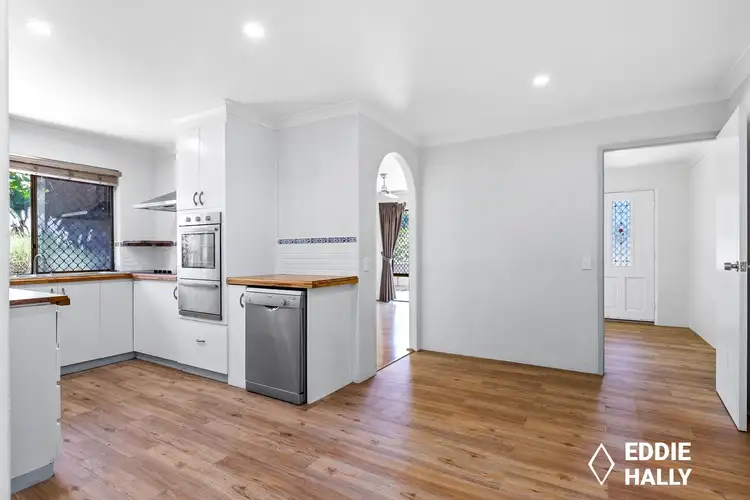 Sixth view of Homely house listing, 2 Cormorant Way, Yangebup WA 6164