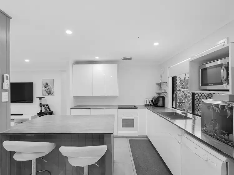 15 Prescoter Drive, Victoria Point QLD 4165