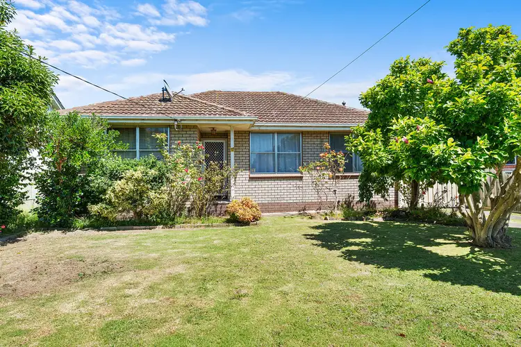 17 Alexandra Avenue, Sale VIC 3850