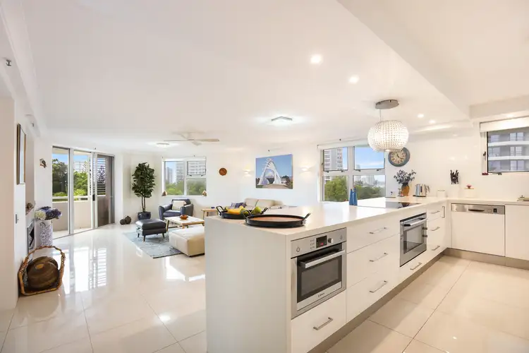 19/12 Commodore Drive, Paradise Waters QLD 4217