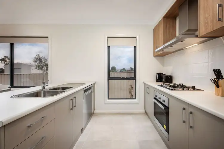 Third view of Homely house listing, 21 Isdell Place, Wodonga VIC 3690