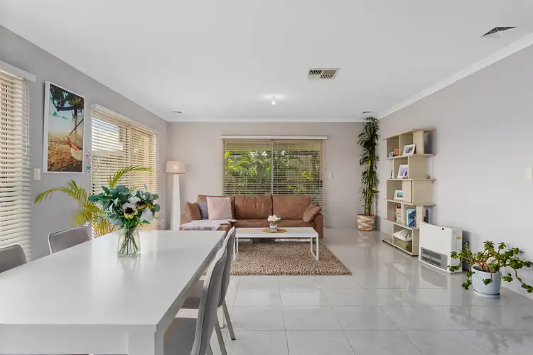 16 Banksiadale Gate, Lakelands WA 6180