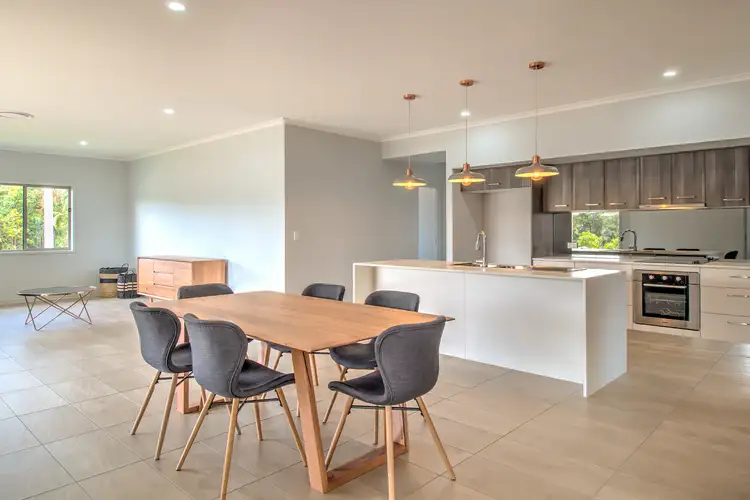 42 Davey Drive, Woombye QLD 4559