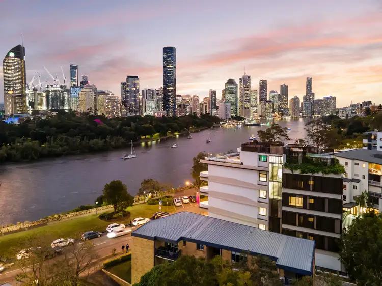 Main view of Homely unit listing, 4/128 River Terrace, Kangaroo Point QLD 4169