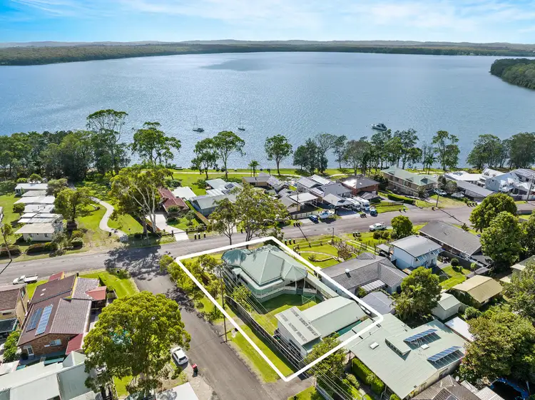 118 Griffiths Street, Mannering Park NSW 2259
