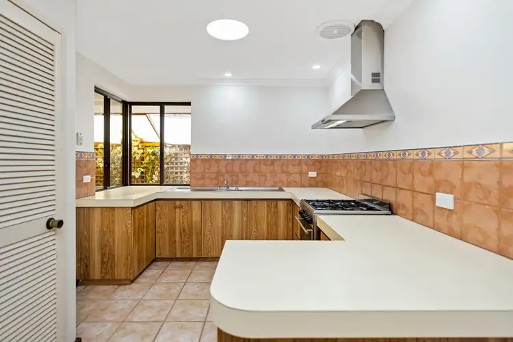 Sixth view of Homely house listing, 2/4 Columbia Close, Halls Head WA 6210