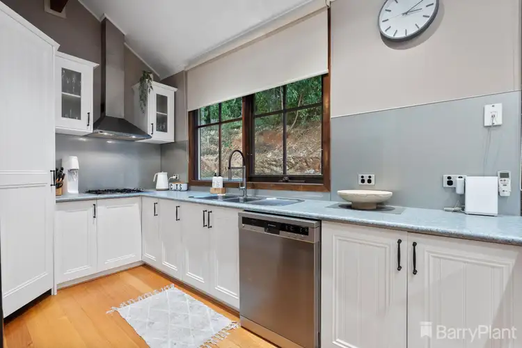 Sixth view of Homely house listing, 10 Hillcrest Court, Cockatoo VIC 3781