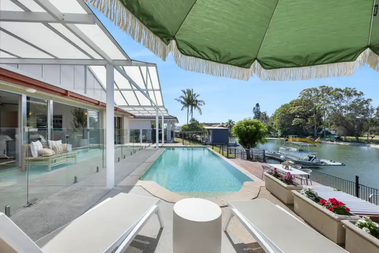 11 Andrew Avenue, Broadbeach Waters QLD 4218
