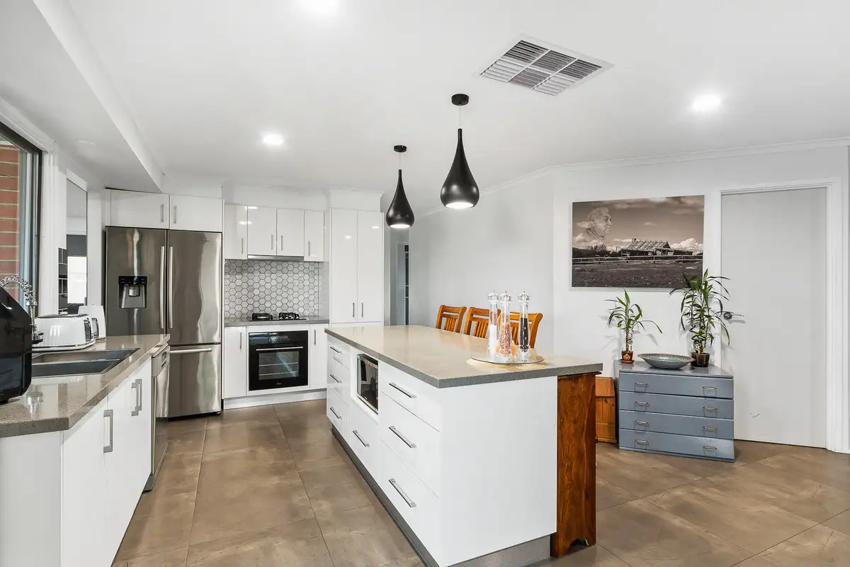 Main view of Homely house listing, 10 Marinda Drive, Skye VIC 3977