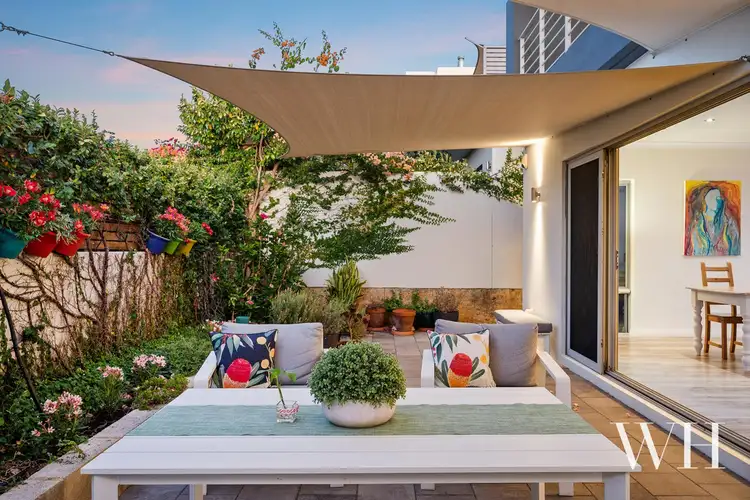 8 Mewstone Crescent, North Coogee WA 6163