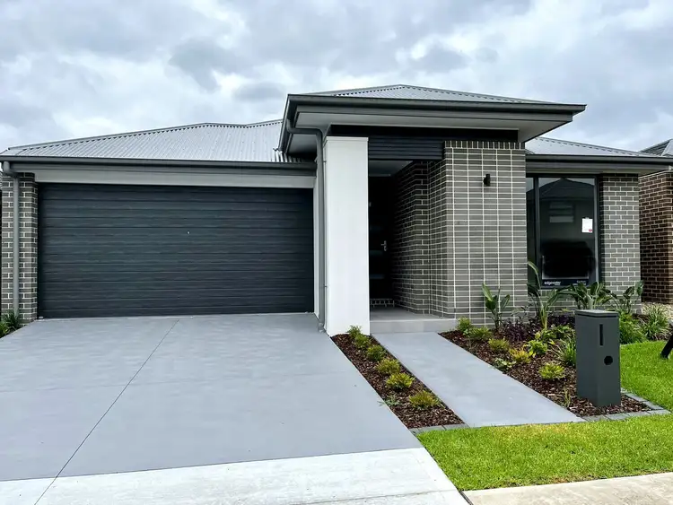 18 Qualmann Street, Jordan Springs NSW 2747