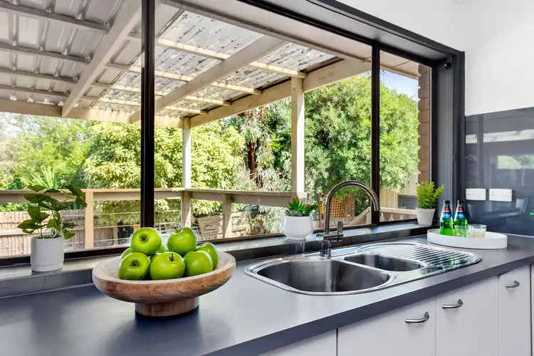 Second view of Homely house listing, 2 Lorikeet Court, Frankston VIC 3199