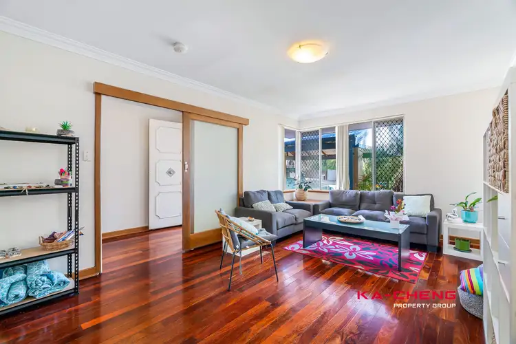 3 Elstead Way