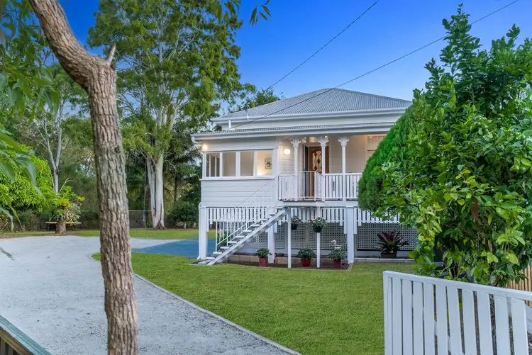 33 Gowen Street, Shorncliffe QLD 4017