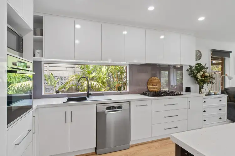 Fifth view of Homely house listing, 2 The Glen, Carrum Downs VIC 3201