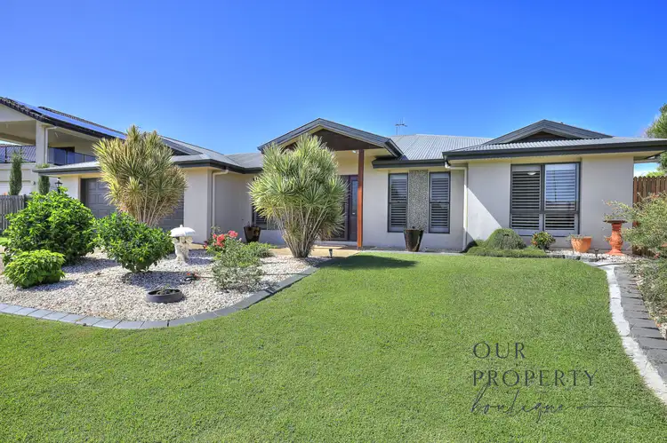 17 Leon Place, Coral Cove QLD 4670