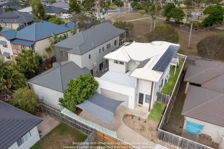 32 Laguna Crescent