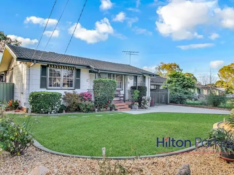 9 Sandakan Crescent, Lethbridge Park NSW 2770
