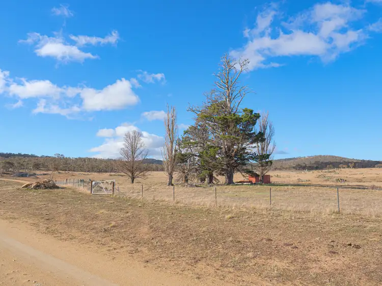 124 Old School Road, Hill Top NSW 2628