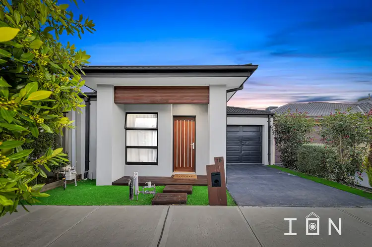 18 Wenn Avenue, Clyde North VIC 3978