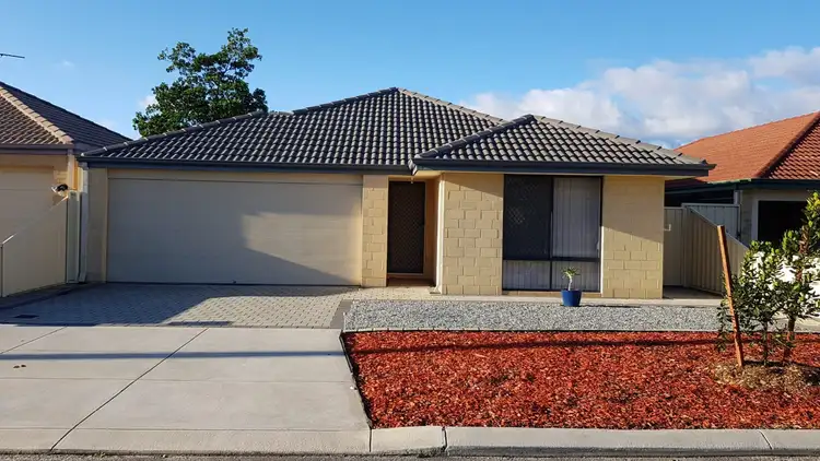 4 Edward Street, Queens Park WA 6107