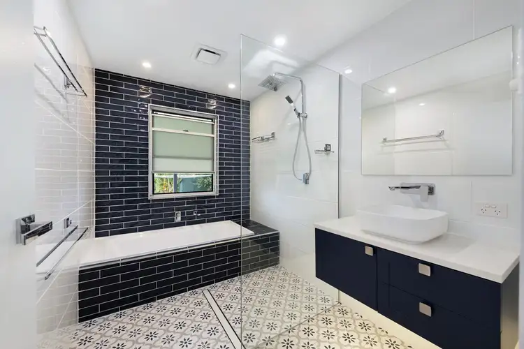 1 Auer Street, Kepnock QLD 4670