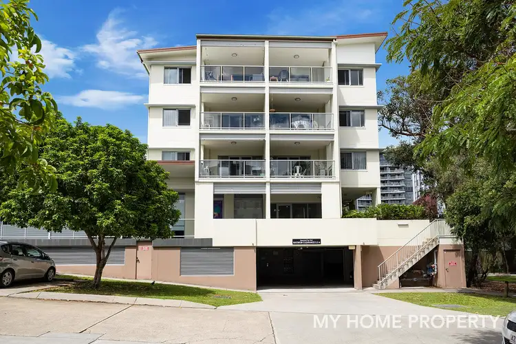 1/143 Cavendish Road, Coorparoo QLD 4151