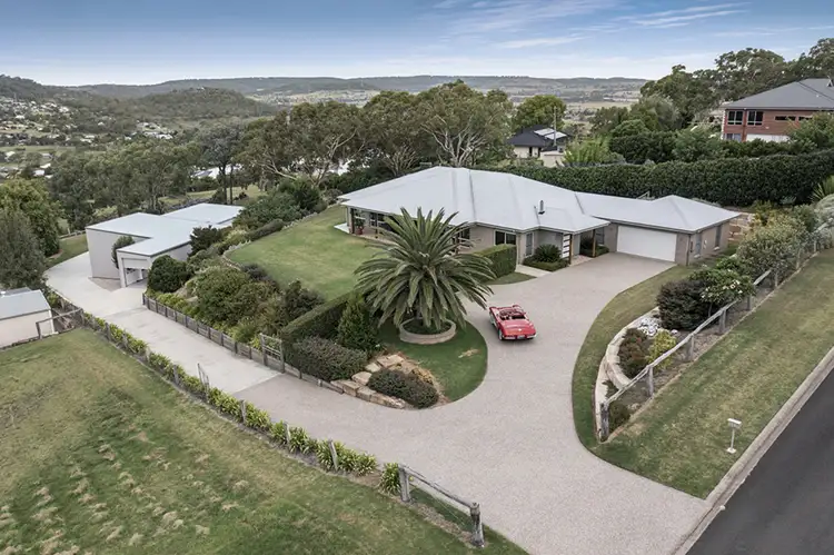 11 Manikato Drive, Hodgson Vale QLD 4352